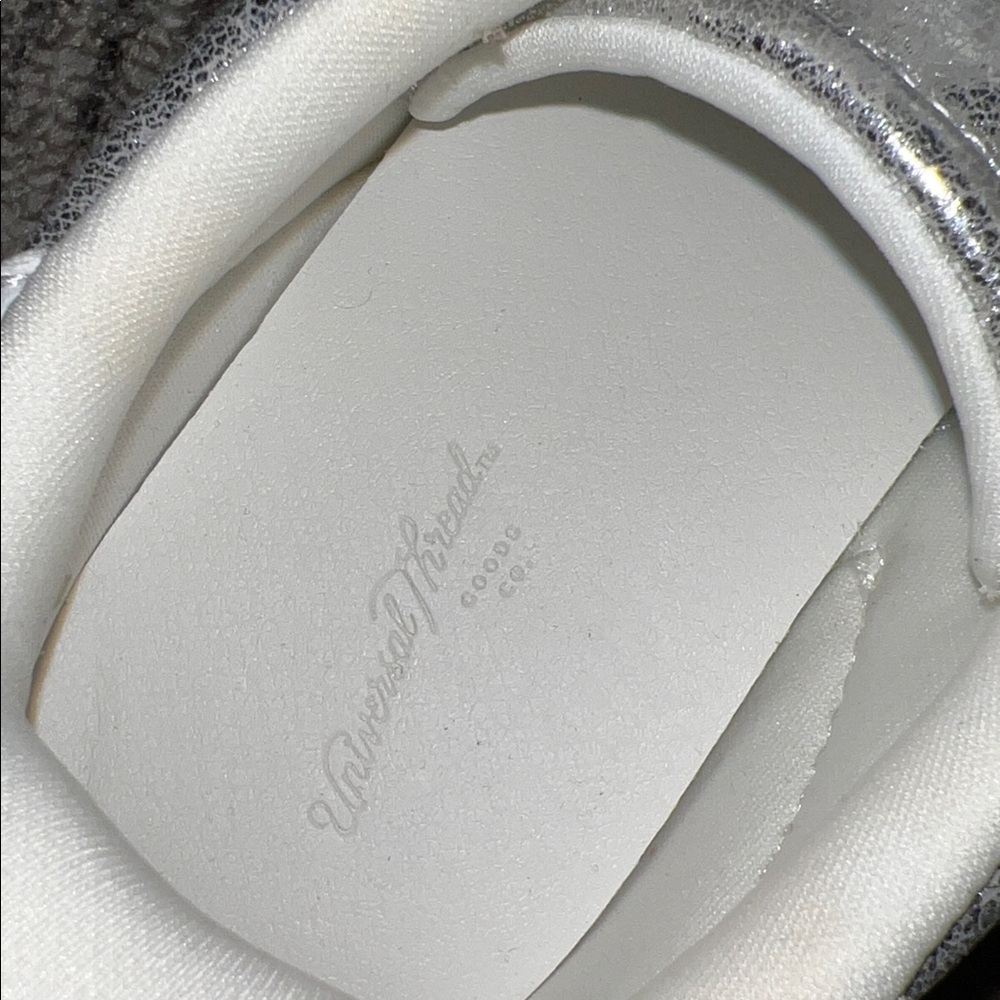 Universal Thread - Women's Spencer Fashion Sneakers Silver Size 6 - Picture 10 of 10